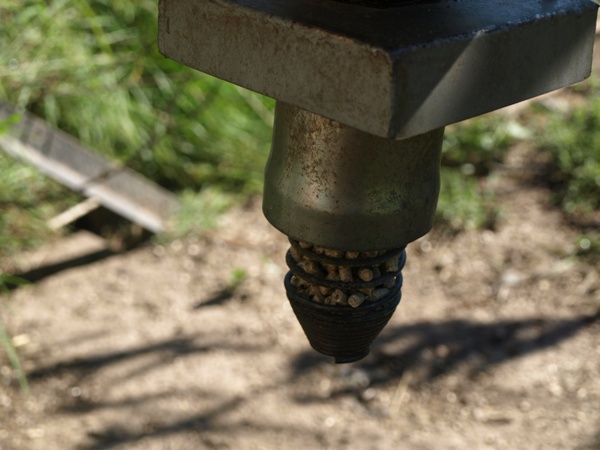 automatic chook feeder 003.jpg